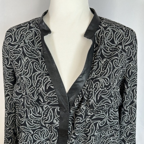 Lauren Vidal Black Paisley Deep V-Neck Long Sleeve Blouse - Picture 2 of 11